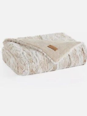 New- The Koolaburra by UGG Luxurious Faux Fur Throw, Serah- 50”x70” Birch  NWT